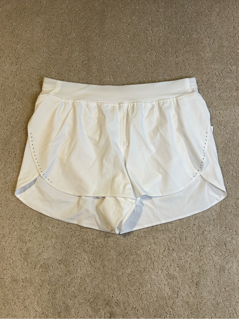 NWT Lululemon Fast and Free High-Rise Split Short 3", White, Size Large
